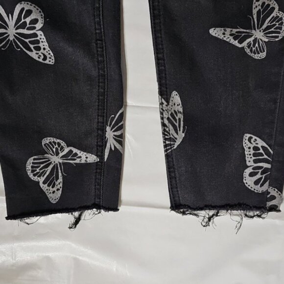 Tinseltown Juniors Size 7 Black Jeans, Gray Butterfly Pattern, Raw Hem Used - Picture 7 of 13
